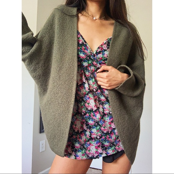 RARE Brandy Melville Olive Green Caroline Cardigan - Picture 5 of 7